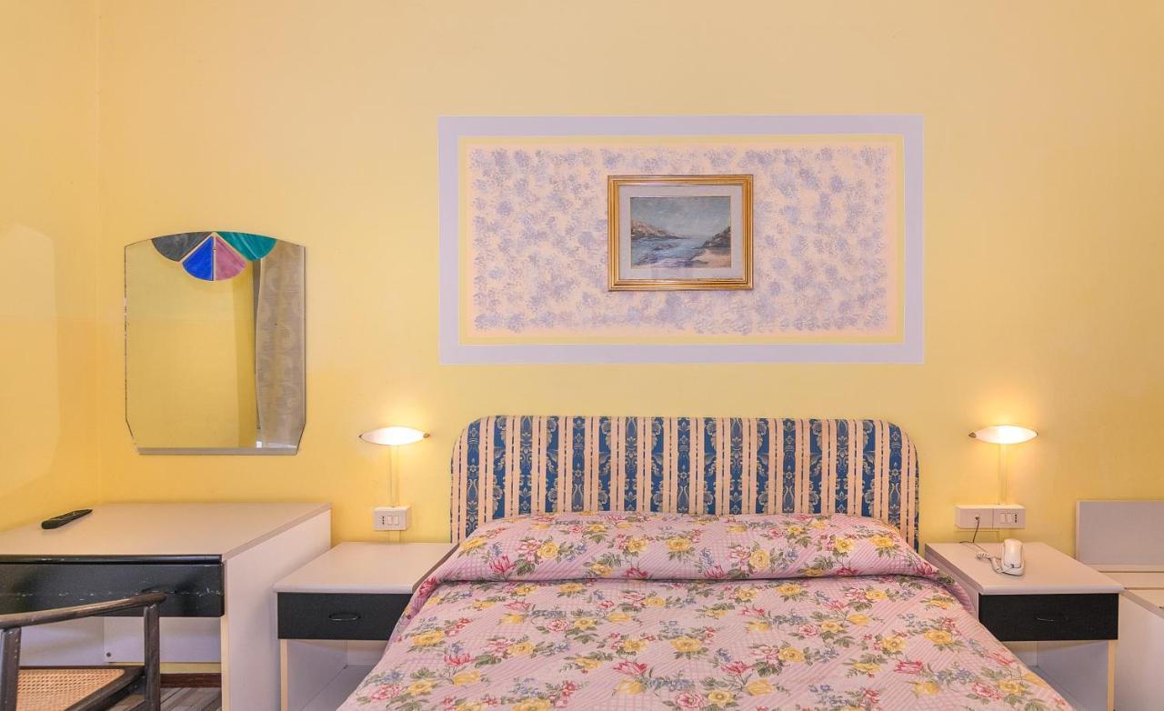 Hotel Stella Del Mare Viareggio Bagian luar foto