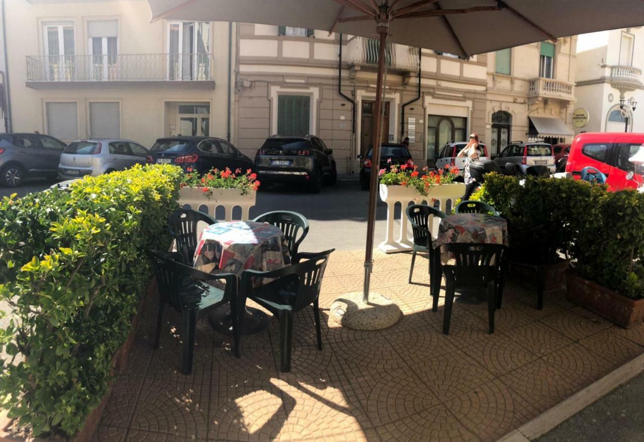 Hotel Stella Del Mare Viareggio Bagian luar foto